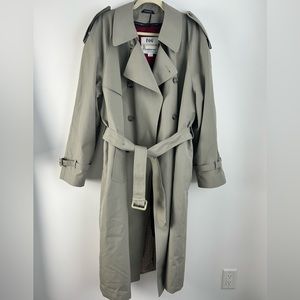 London Fog vintage winter trench coat with removable wool lining men’s size 38R.